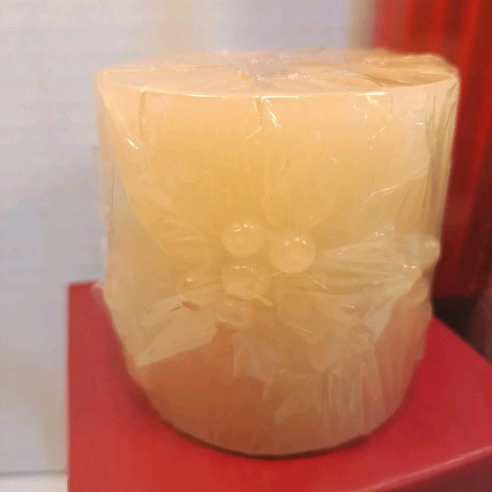 Avon Lot of 8 Fragranced Holiday Christmas Candles Pillar Tealights Votive
